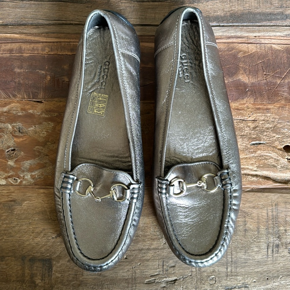 NWOB HARDLY WORN GUCCI LOAFERS 36.5. Small scuffs on toe area.